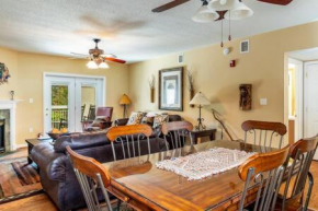 The Dean - Stylish Condo Central To It All Pigeon Forge